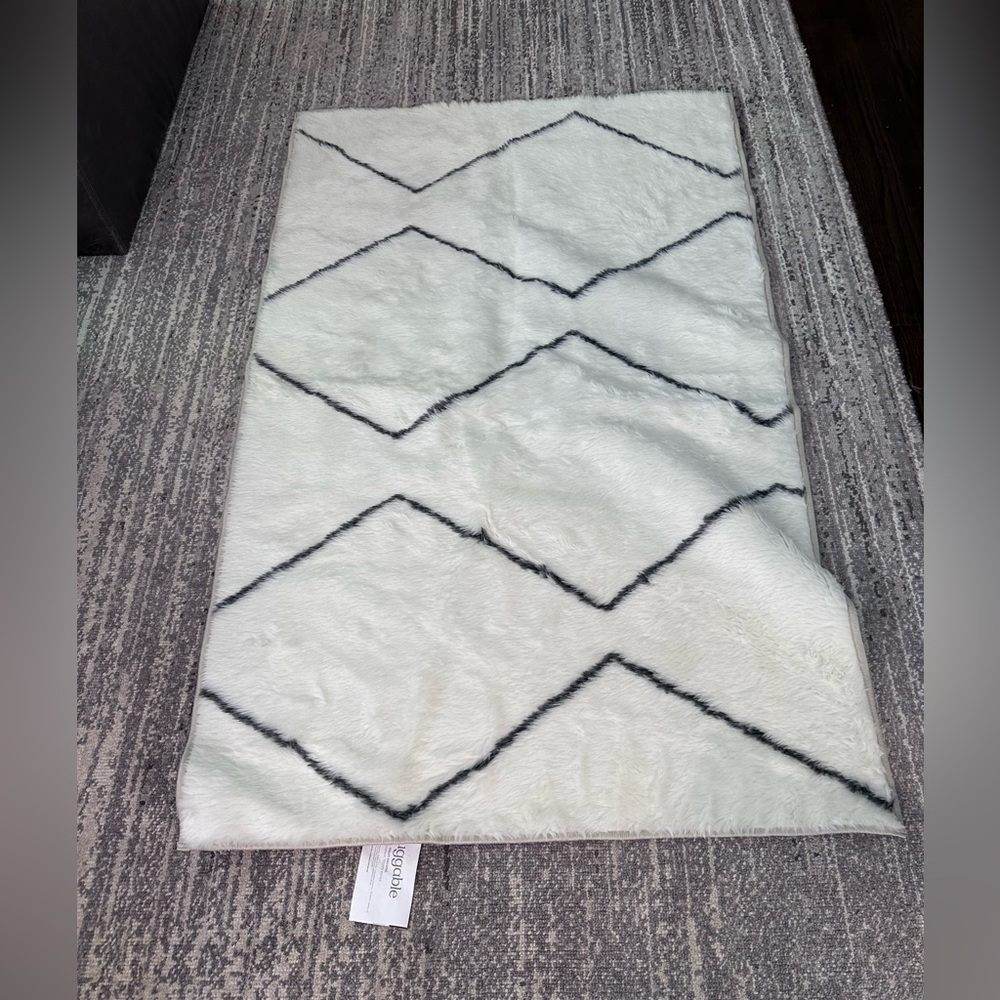 Ruggable Moroccan Zigzag Plush Black and white chevron plush 3x5 mat and cover